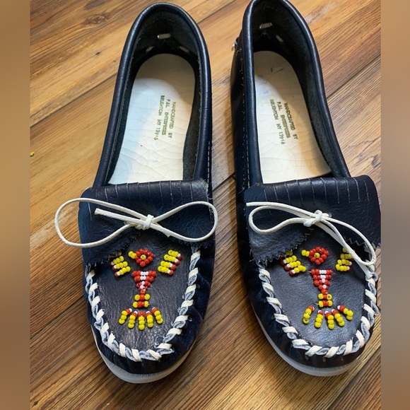 Handcrafted Adirondack Beaded Women’s Moccasin’s Navy Size 6.5 - Picture 2 of 9